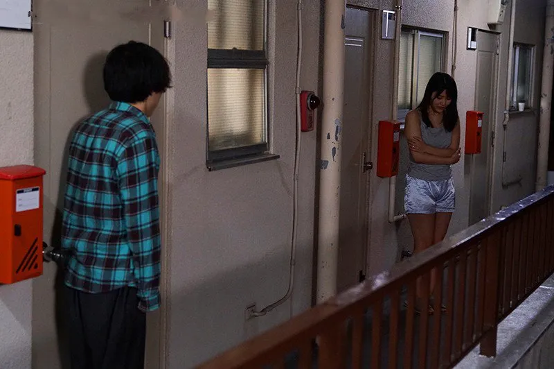 Bí mật vụng trộm với em gái hàng xóm cãi nhau bị gã chồng đuổi ra cửa