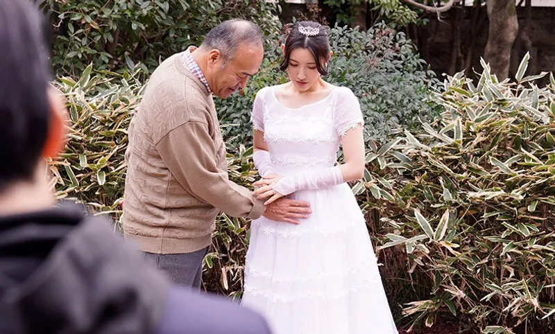 Gã chồng quá yếu, cô vợ dù yêu nhưng vẫn thường chịch với bố anh xã đến có thai