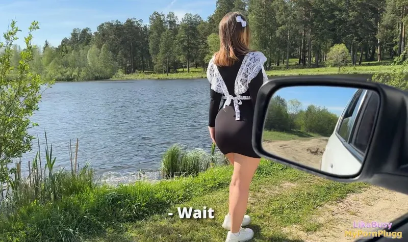 Bắt gặp em nữ sinh dễ thương đang đi dạo một mình ở Hồ Tuyền Lâm